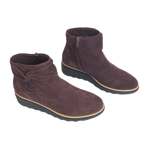 Clarks Sharon Salon Burgundy Suede Booties Size 8W Zip Lightweight‎ Comfort Shoe - Picture 1 of 8